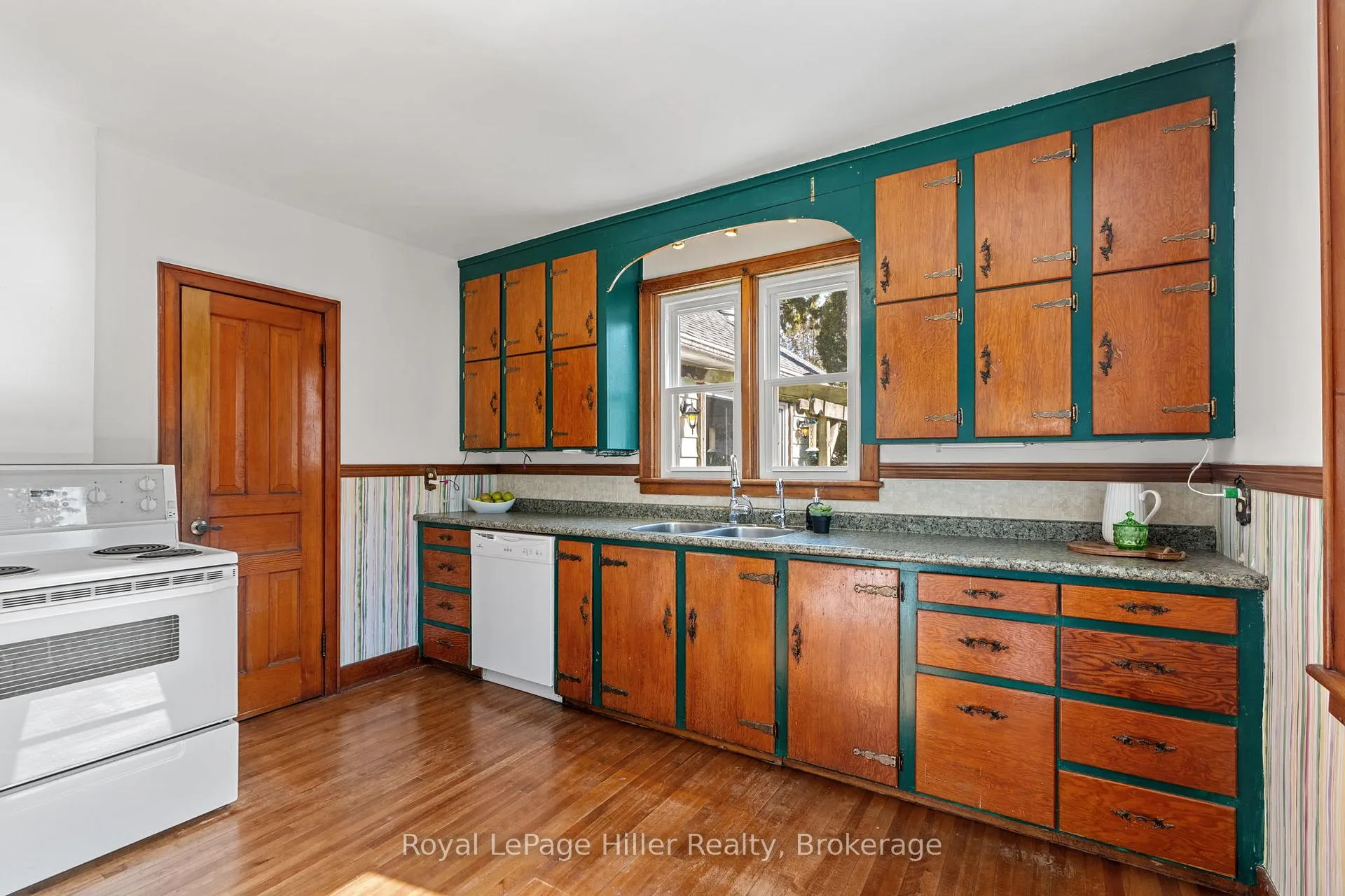 Photo 12 of 27 Pacific Avenue, Perth East, Milverton — HOMEH