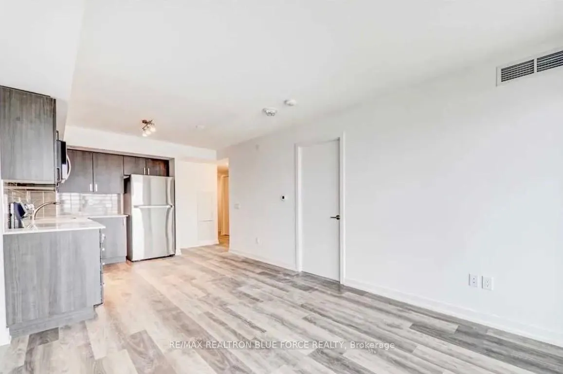 Photo 3 of Unit 810, 1480 Bayly Street, Pickering, Bay Ridges — HOMEH