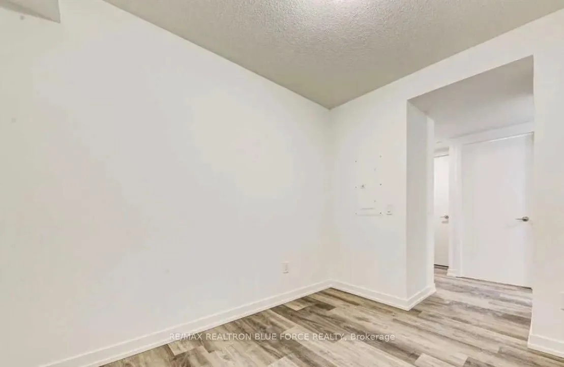 Photo 5 of Unit 810, 1480 Bayly Street, Pickering, Bay Ridges — HOMEH