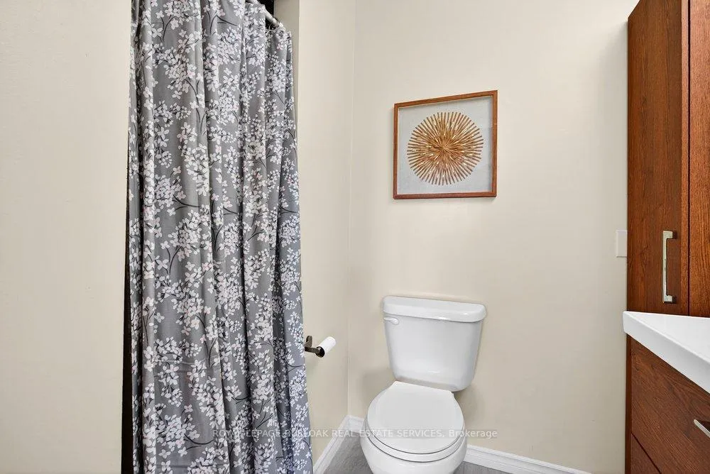 Photo 23 of Unit 29, 2004 Glenada Crescent, Oakville, Wedgewood Creek — HOMEH