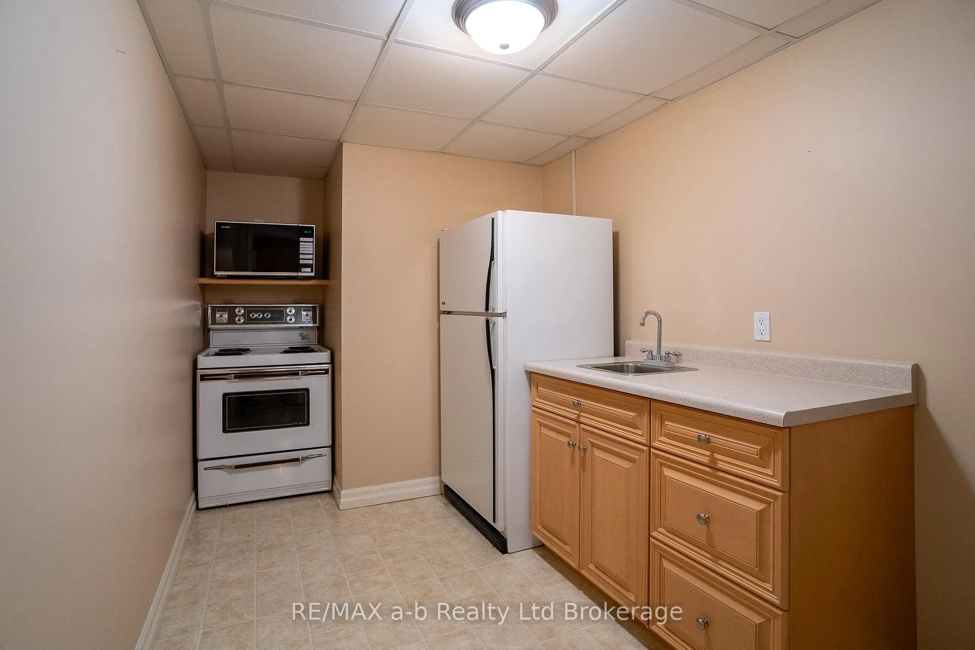 Photo 17 of 15 Otterview Drive, Norwich, Otterville — HOMEH