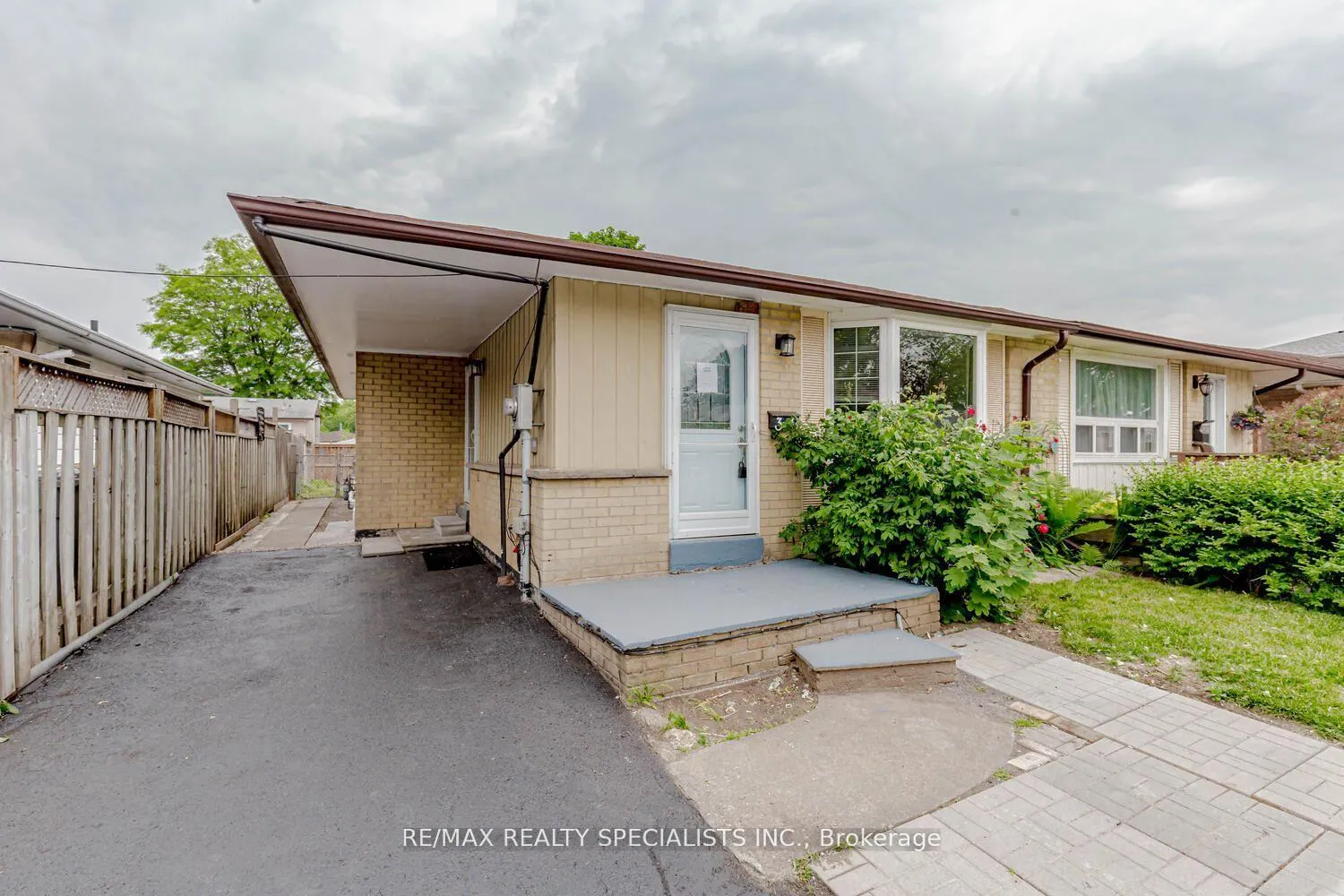 Photo 2 of 39 Seaborn Road, Brampton, Madoc — HOMEH