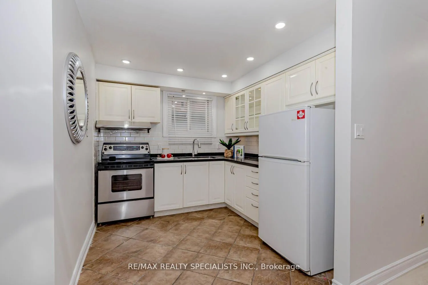 Photo 3 of 39 Seaborn Road, Brampton, Madoc — HOMEH