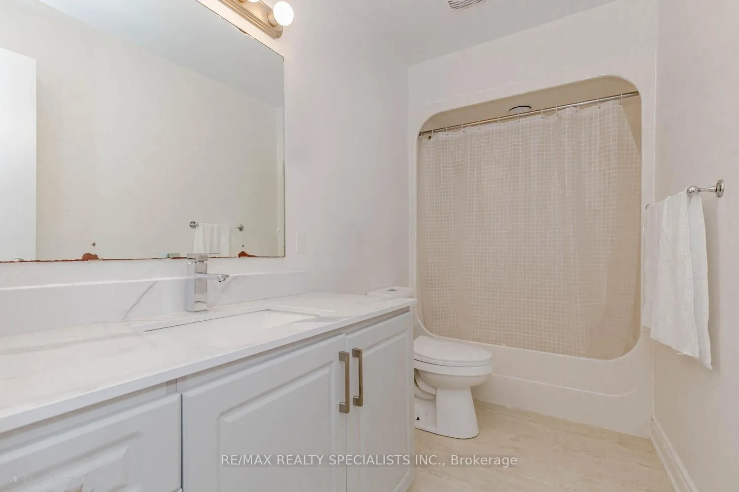 Photo 4 of 39 Seaborn Road, Brampton, Madoc — HOMEH
