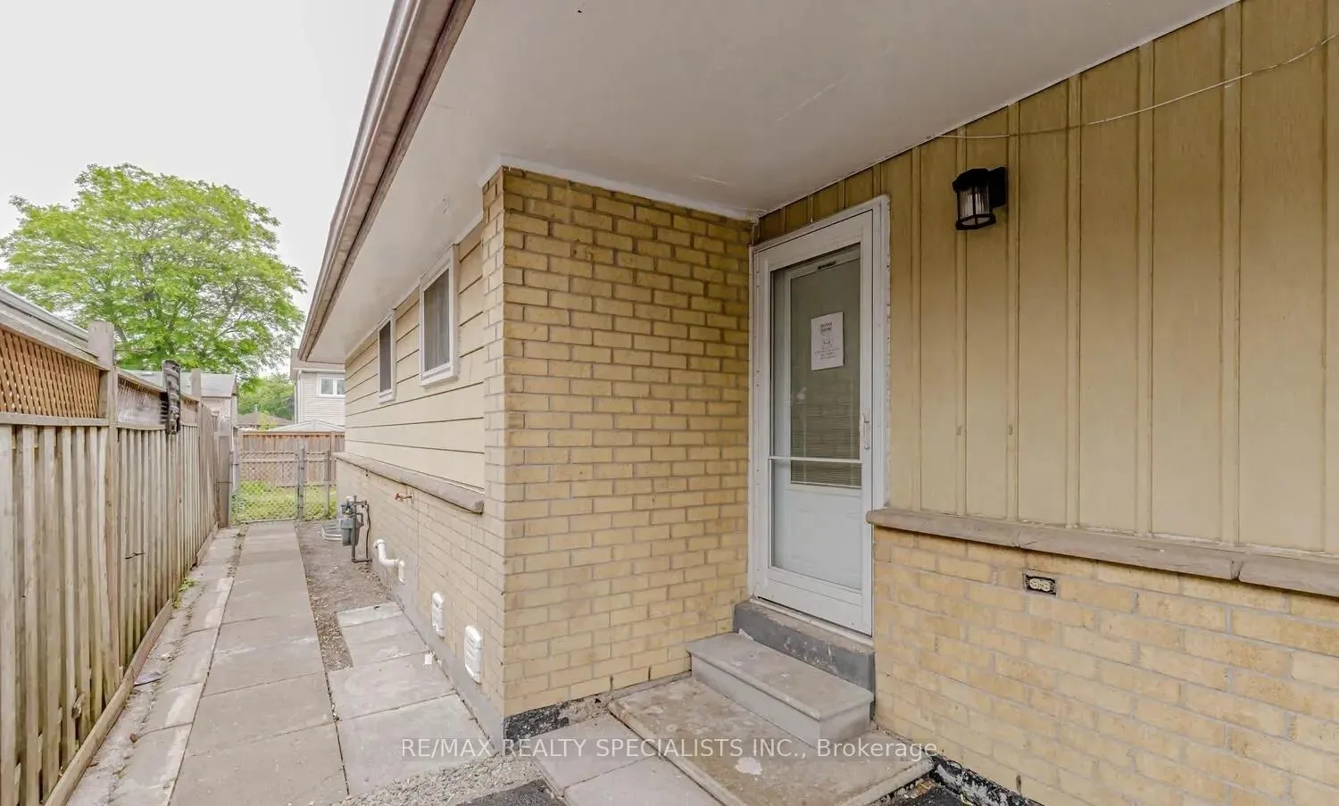 Photo 10 of 39 Seaborn Road, Brampton, Madoc — HOMEH