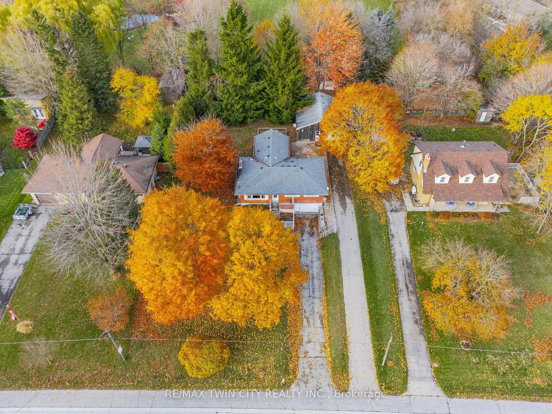 Photo 2 of 1297 Queens Bush Road, Wellesley — HOMEH