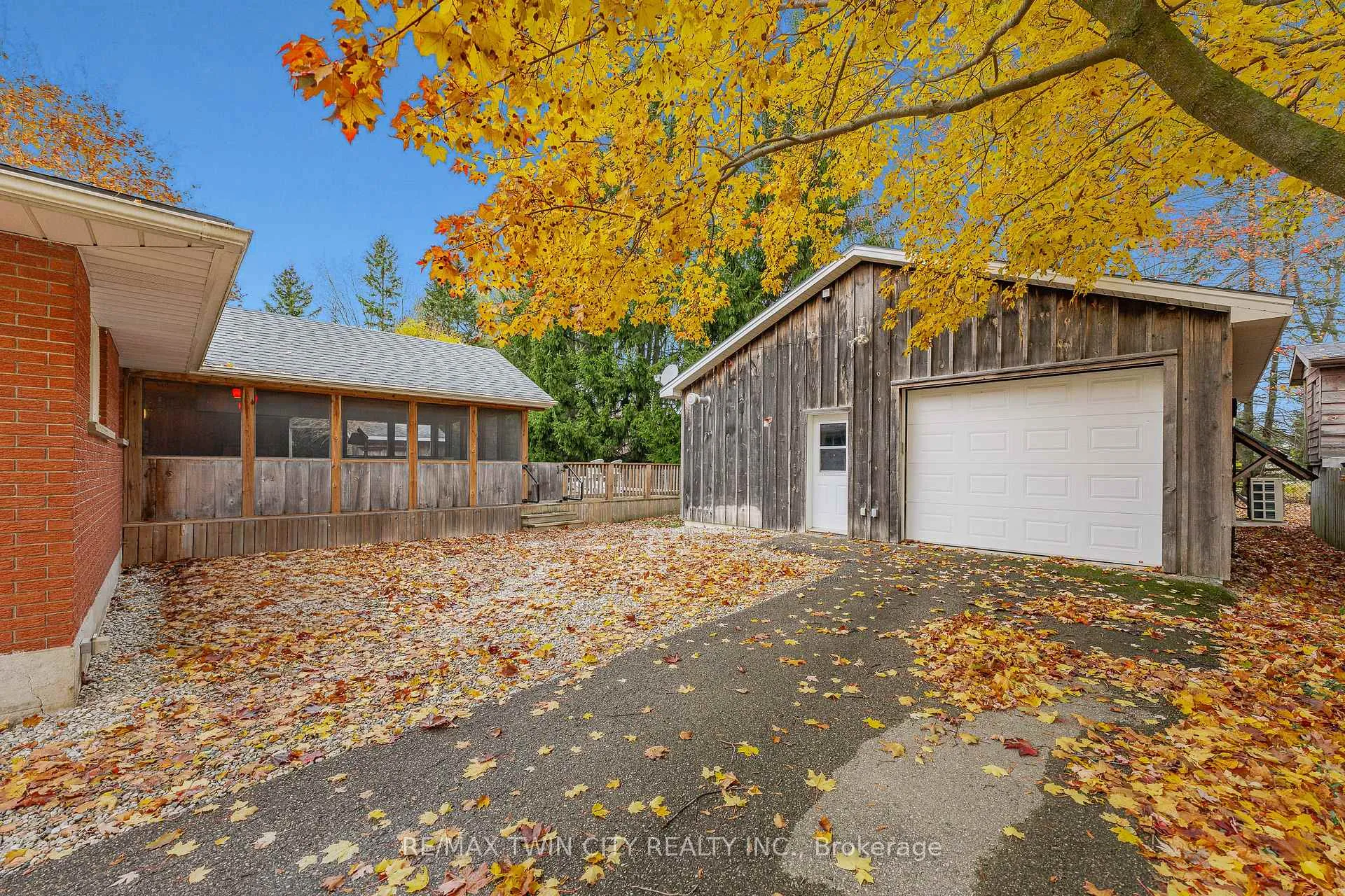 Photo 3 of 1297 Queens Bush Road, Wellesley — HOMEH