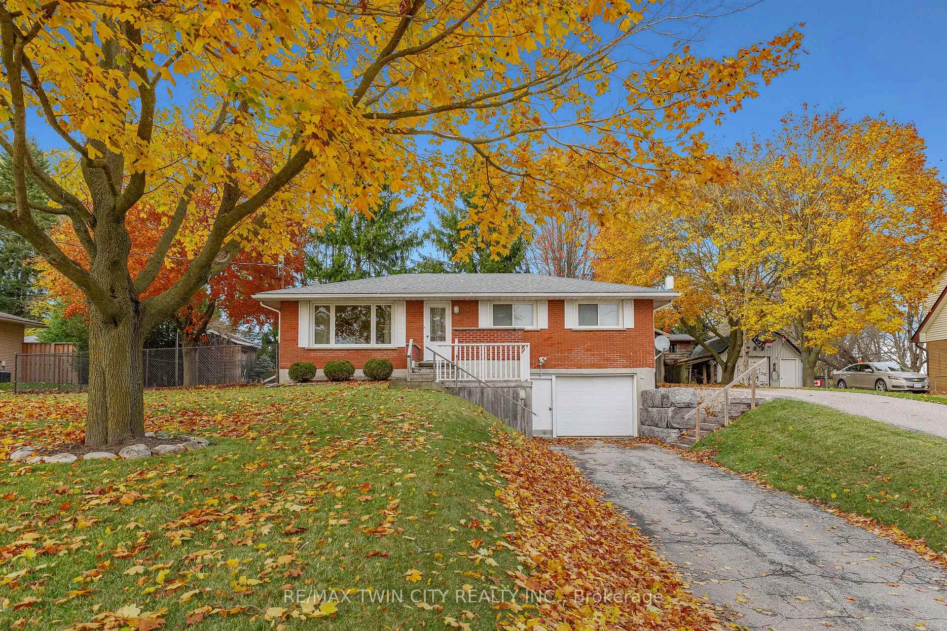 Photo 4 of 1297 Queens Bush Road, Wellesley — HOMEH