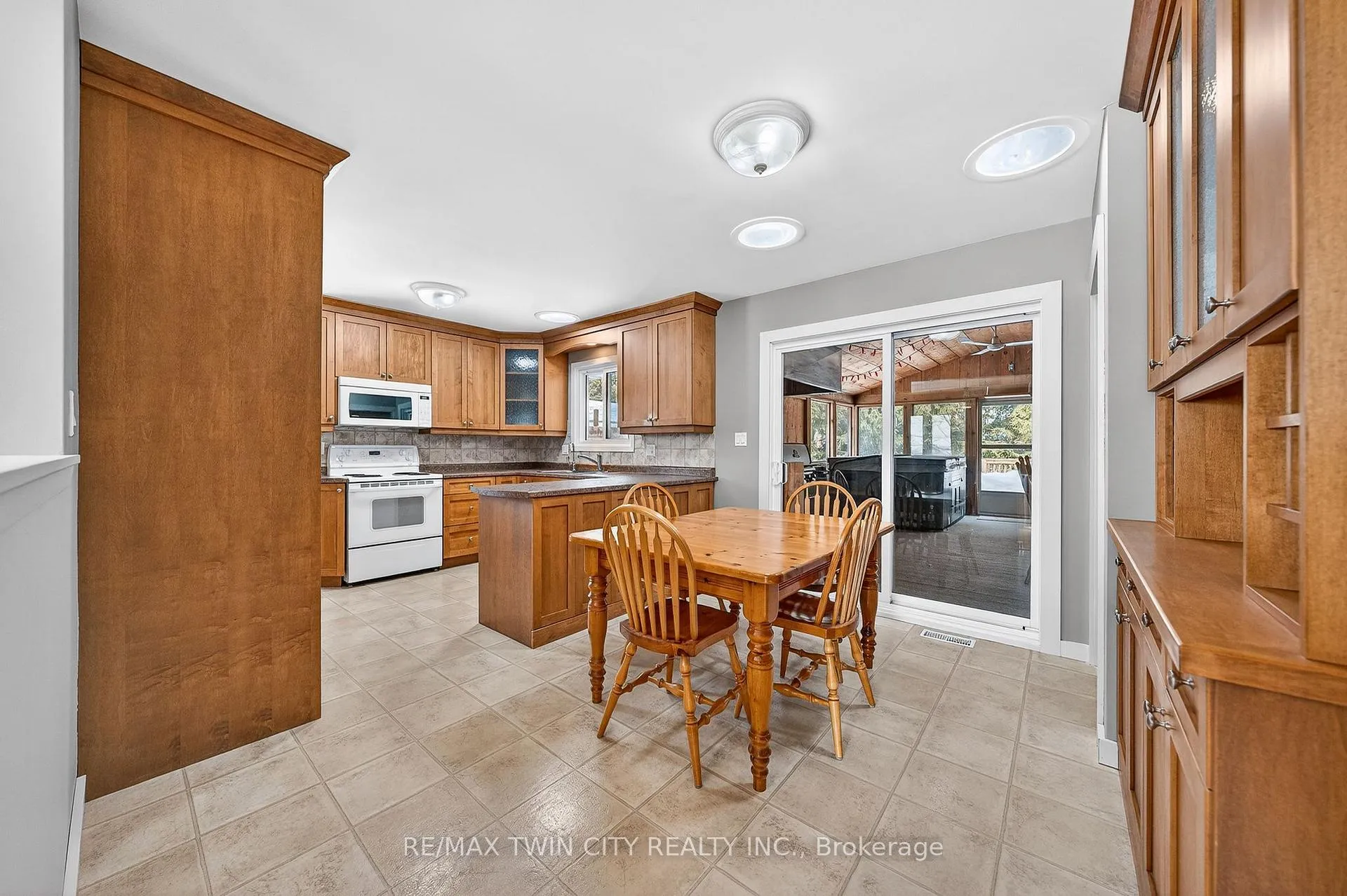 Photo 9 of 1297 Queens Bush Road, Wellesley — HOMEH