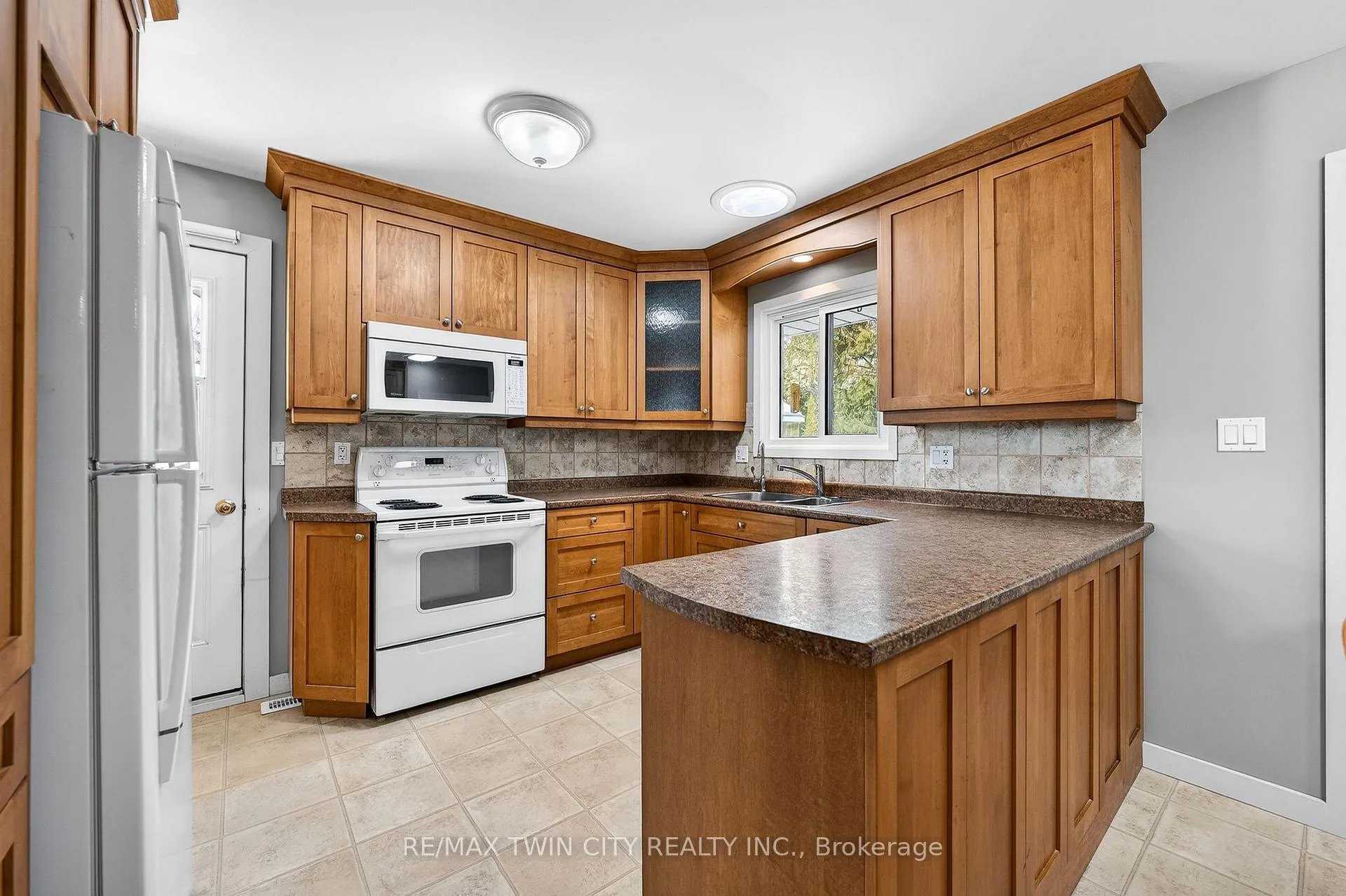 Photo 10 of 1297 Queens Bush Road, Wellesley — HOMEH