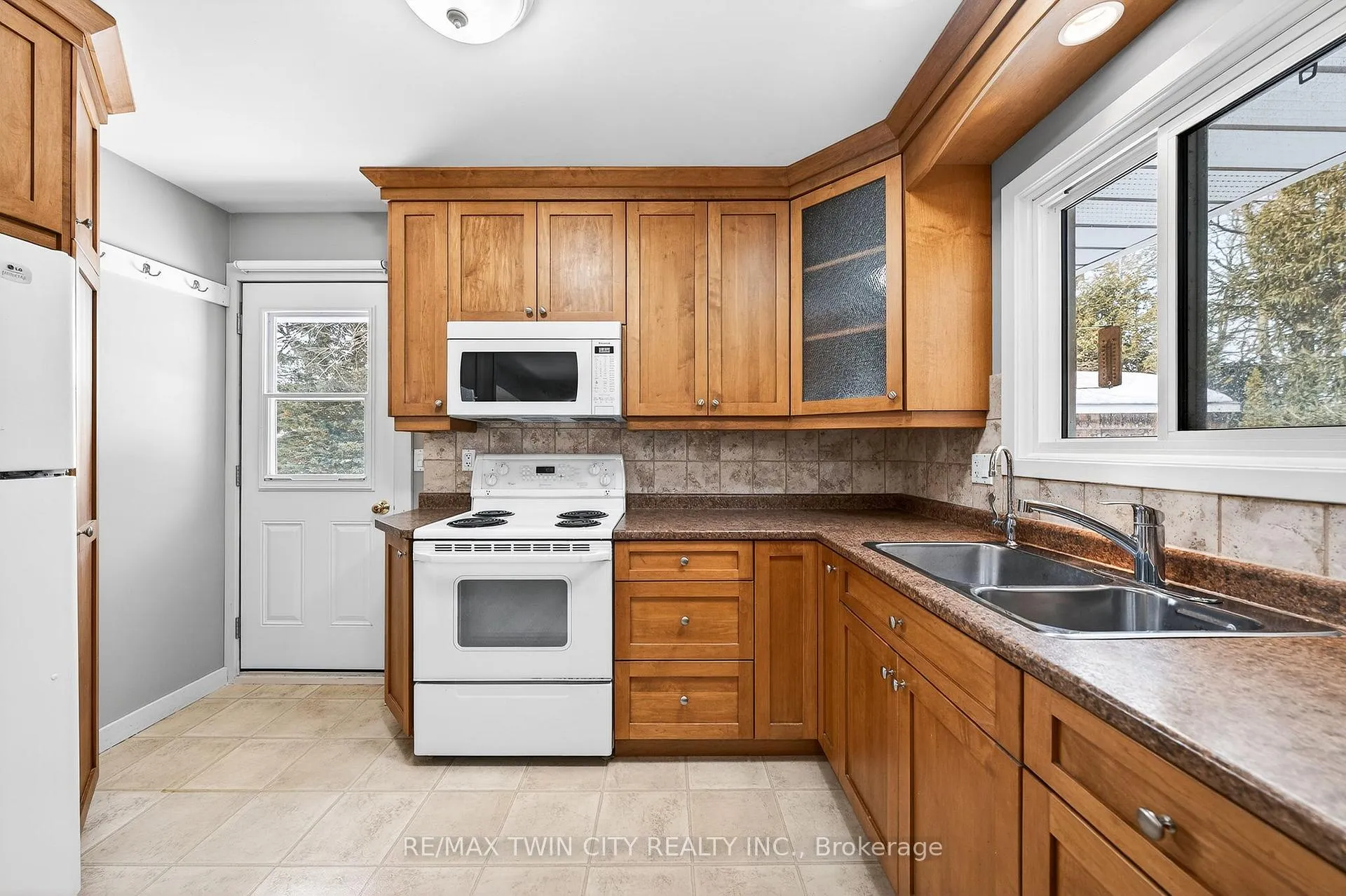 Photo 11 of 1297 Queens Bush Road, Wellesley — HOMEH