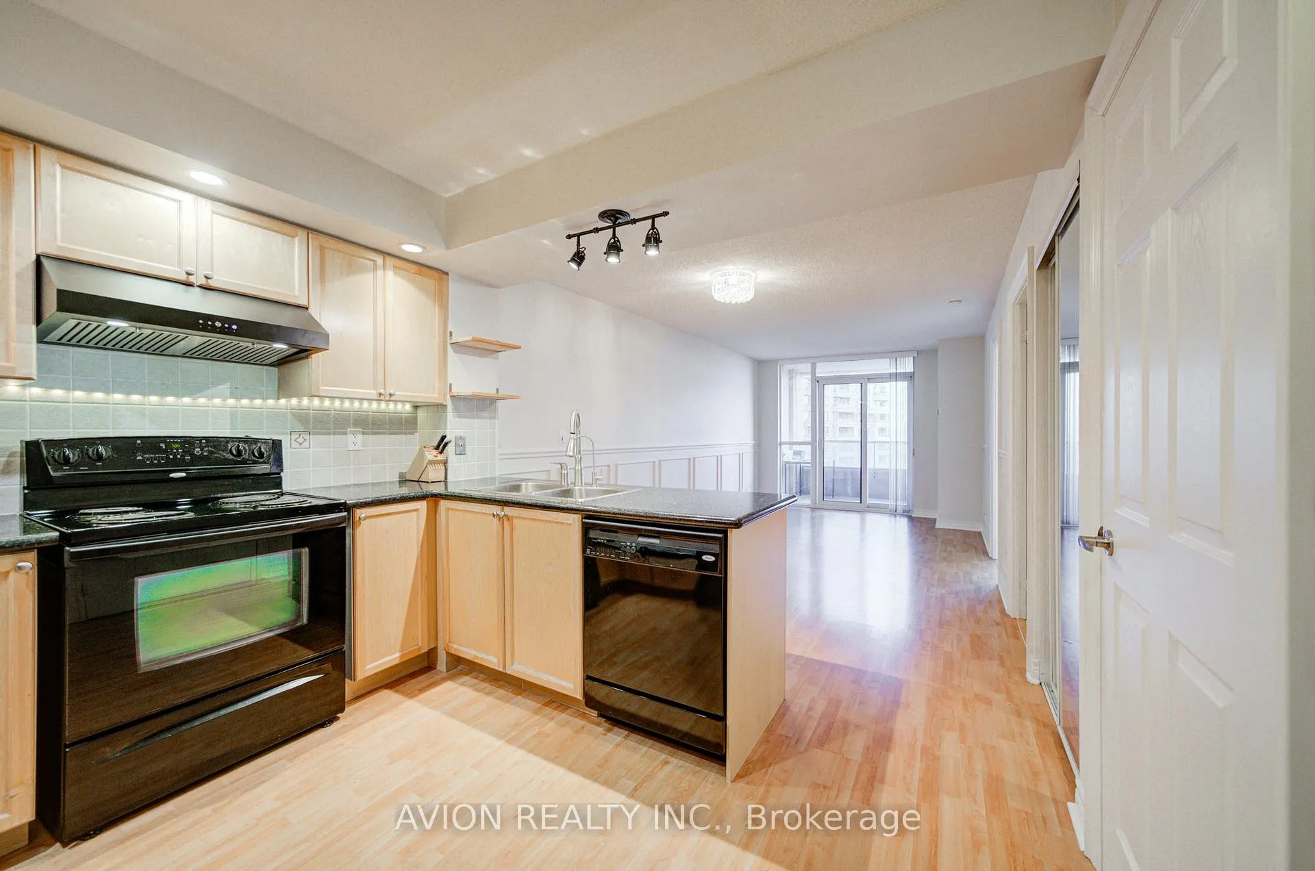 Photo 3 of Unit 631, 33 Cox Boulevard, Markham, Unionville — HOMEH