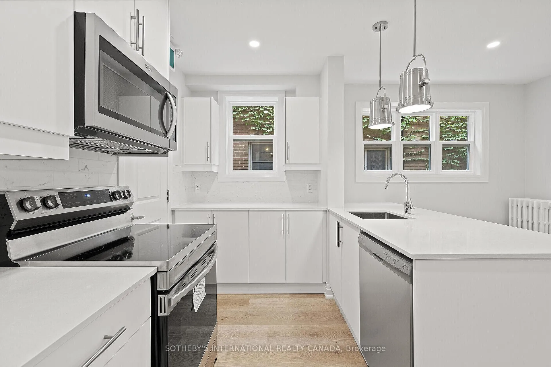 Photo 4 of Unit Main, 30 Strathgowan Avenue, Toronto, Lawrence Park South — HOMEH
