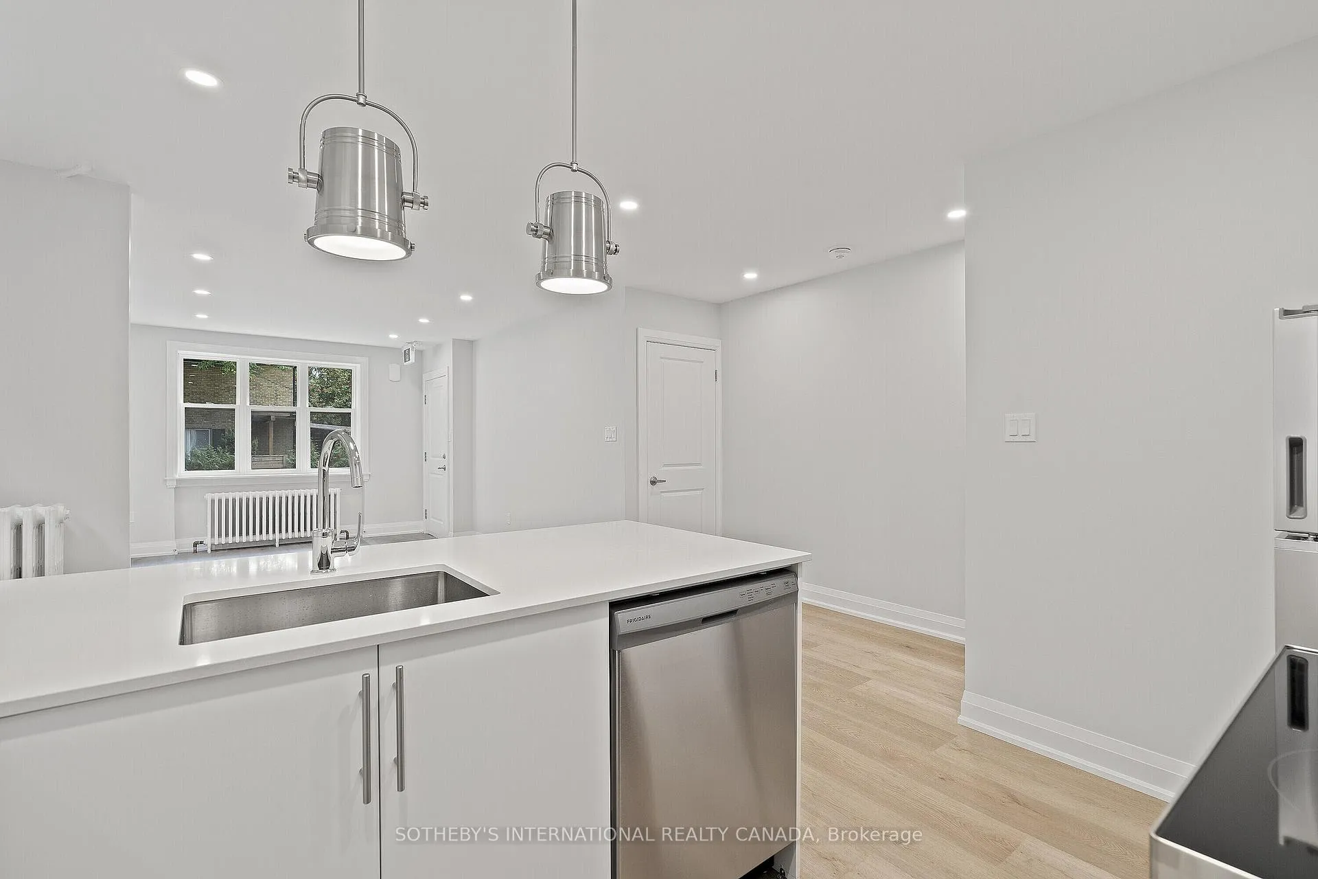 Photo 5 of Unit Main, 30 Strathgowan Avenue, Toronto, Lawrence Park South — HOMEH