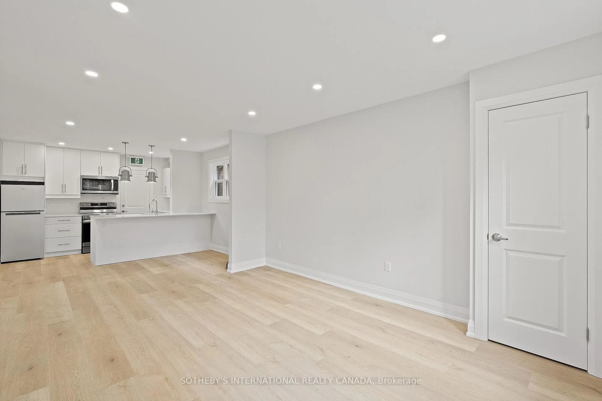 Photo 6 of Unit Main, 30 Strathgowan Avenue, Toronto, Lawrence Park South — HOMEH