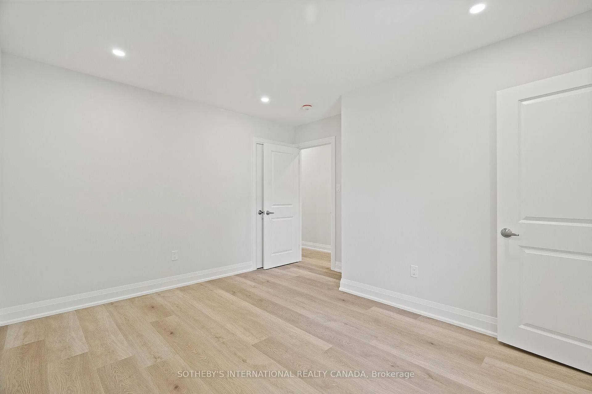 Photo 9 of Unit Main, 30 Strathgowan Avenue, Toronto, Lawrence Park South — HOMEH