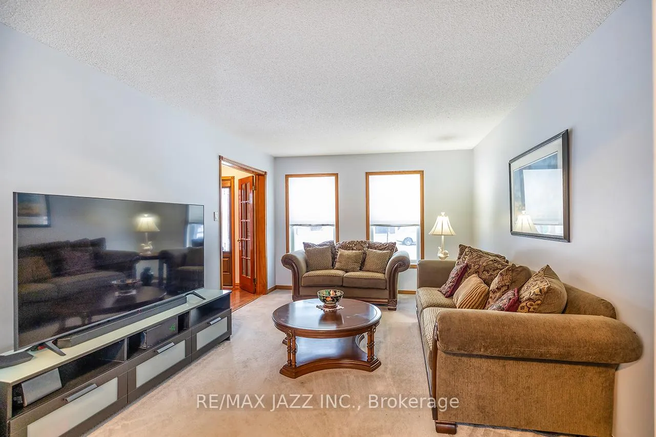 Photo 11 of 81 Burgby Avenue, Brampton, Northwood Park — HOMEH