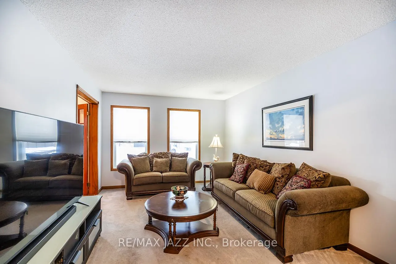 Photo 12 of 81 Burgby Avenue, Brampton, Northwood Park — HOMEH