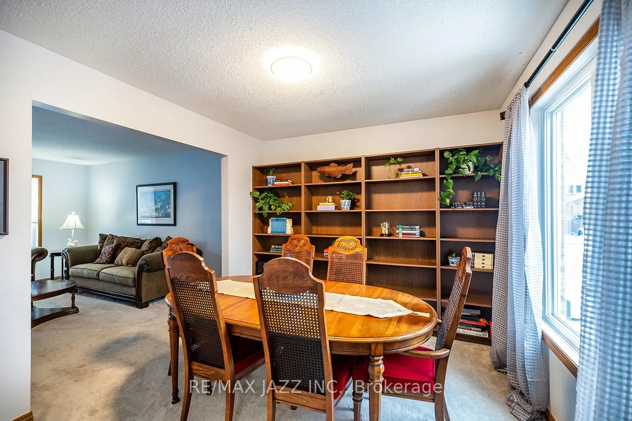 Photo 13 of 81 Burgby Avenue, Brampton, Northwood Park — HOMEH