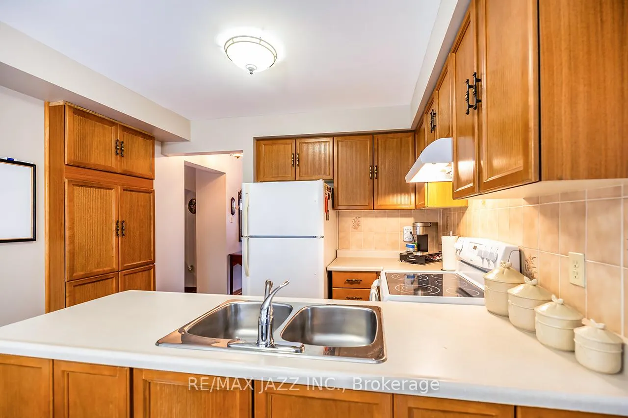 Photo 17 of 81 Burgby Avenue, Brampton, Northwood Park — HOMEH