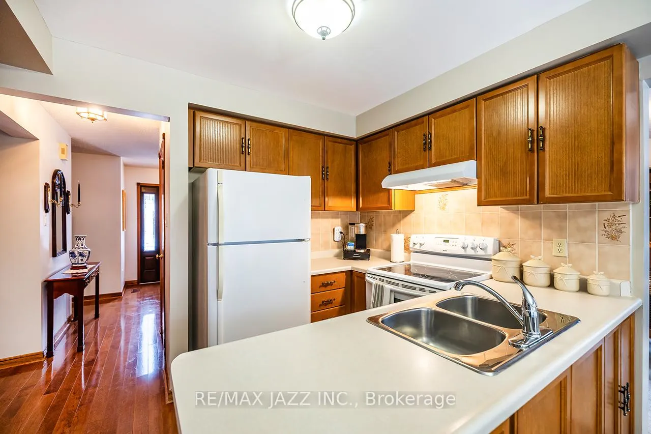 Photo 20 of 81 Burgby Avenue, Brampton, Northwood Park — HOMEH