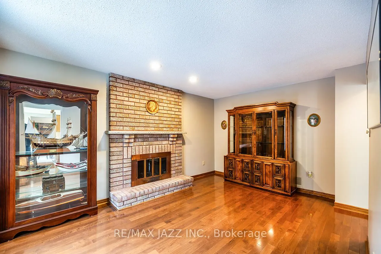Photo 21 of 81 Burgby Avenue, Brampton, Northwood Park — HOMEH