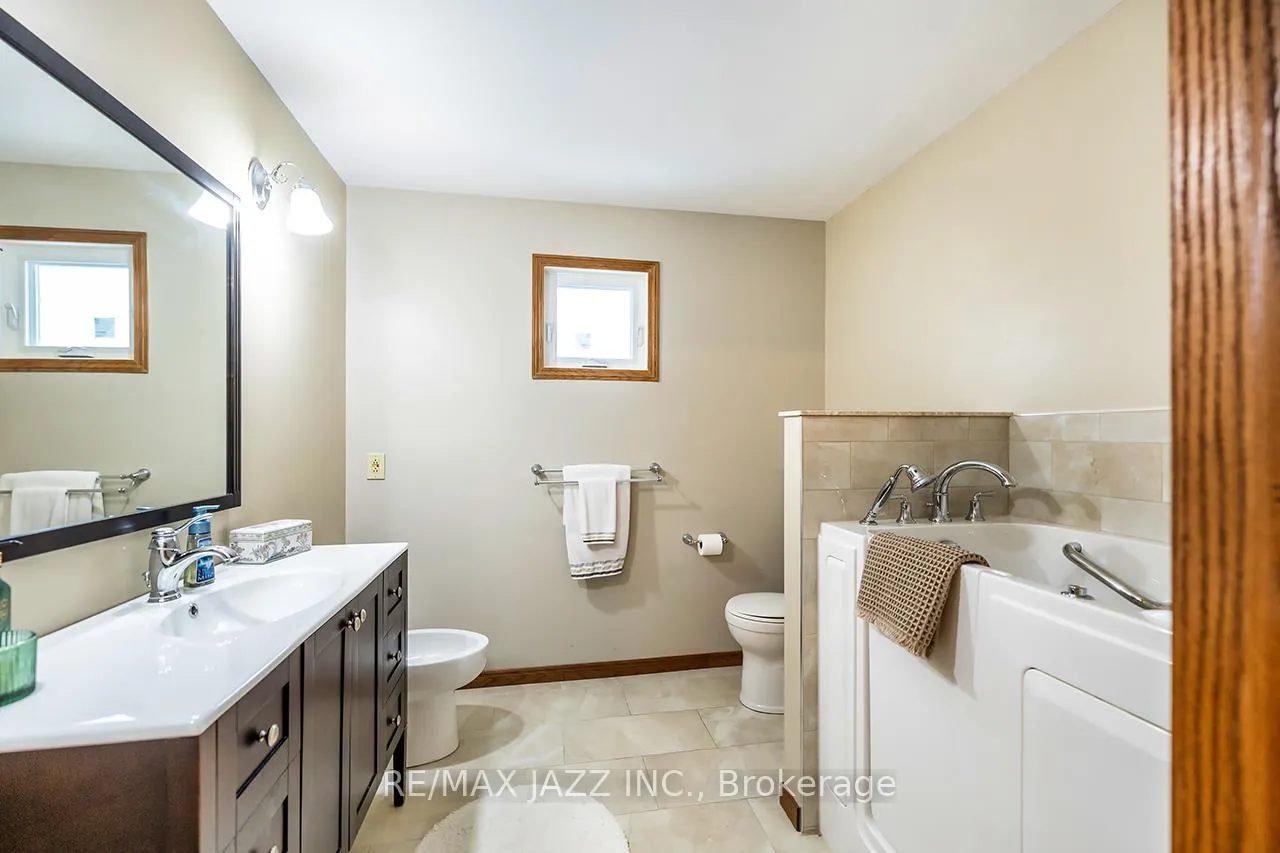 Photo 29 of 81 Burgby Avenue, Brampton, Northwood Park — HOMEH