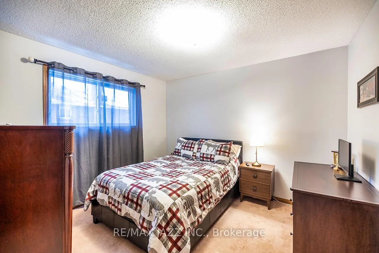 Photo 33 of 81 Burgby Avenue, Brampton, Northwood Park — HOMEH