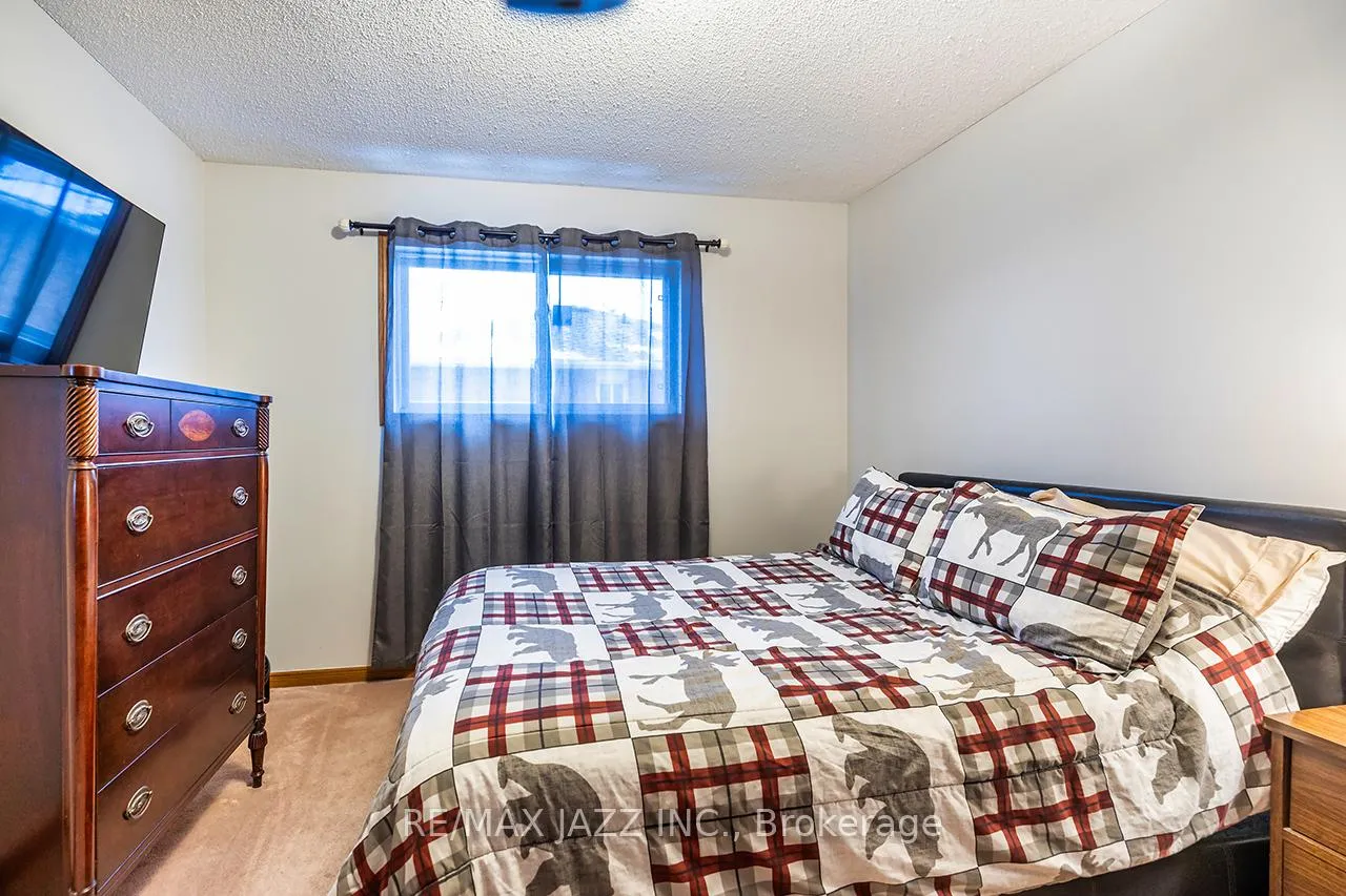 Photo 34 of 81 Burgby Avenue, Brampton, Northwood Park — HOMEH