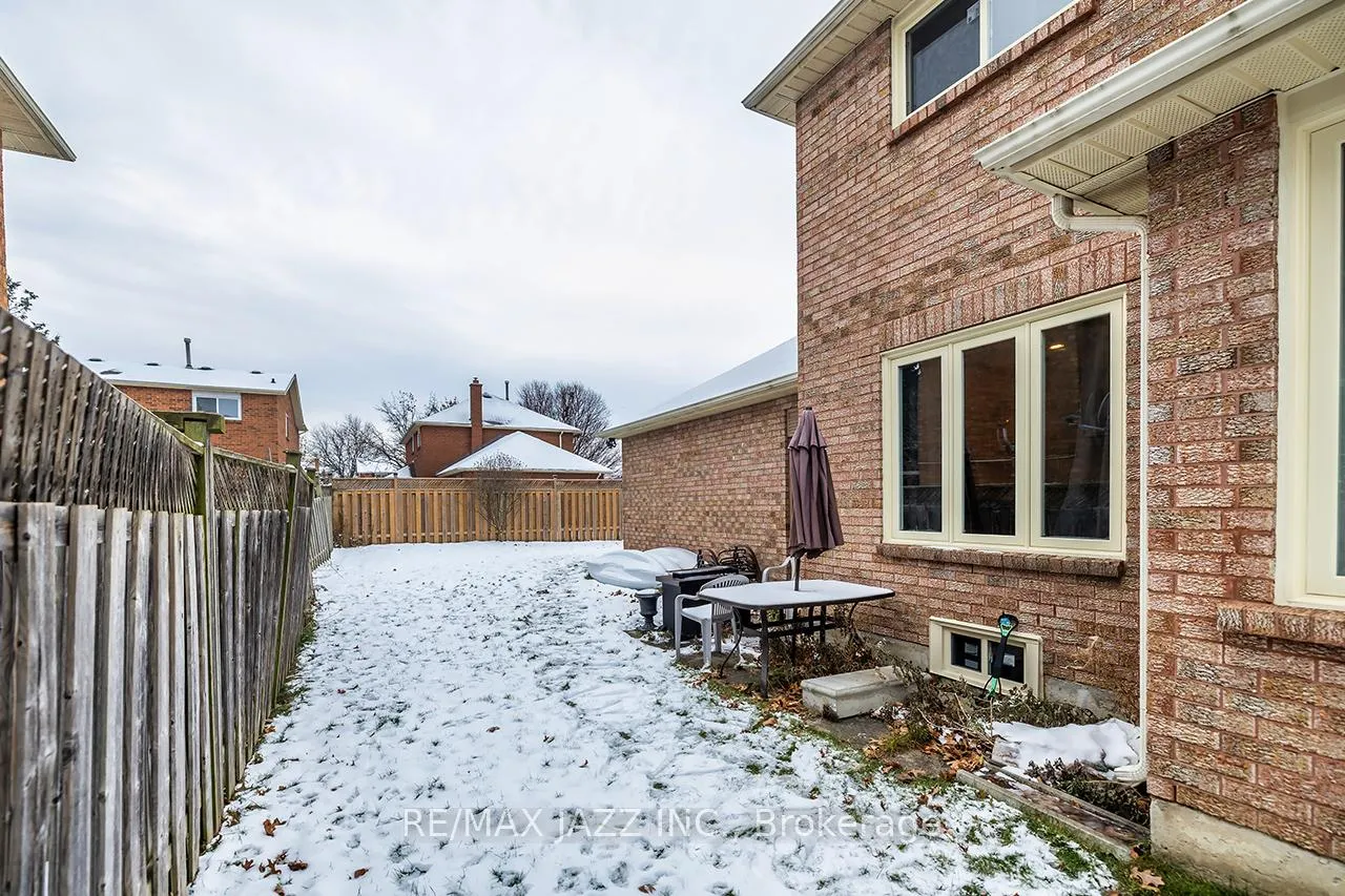 Photo 35 of 81 Burgby Avenue, Brampton, Northwood Park — HOMEH