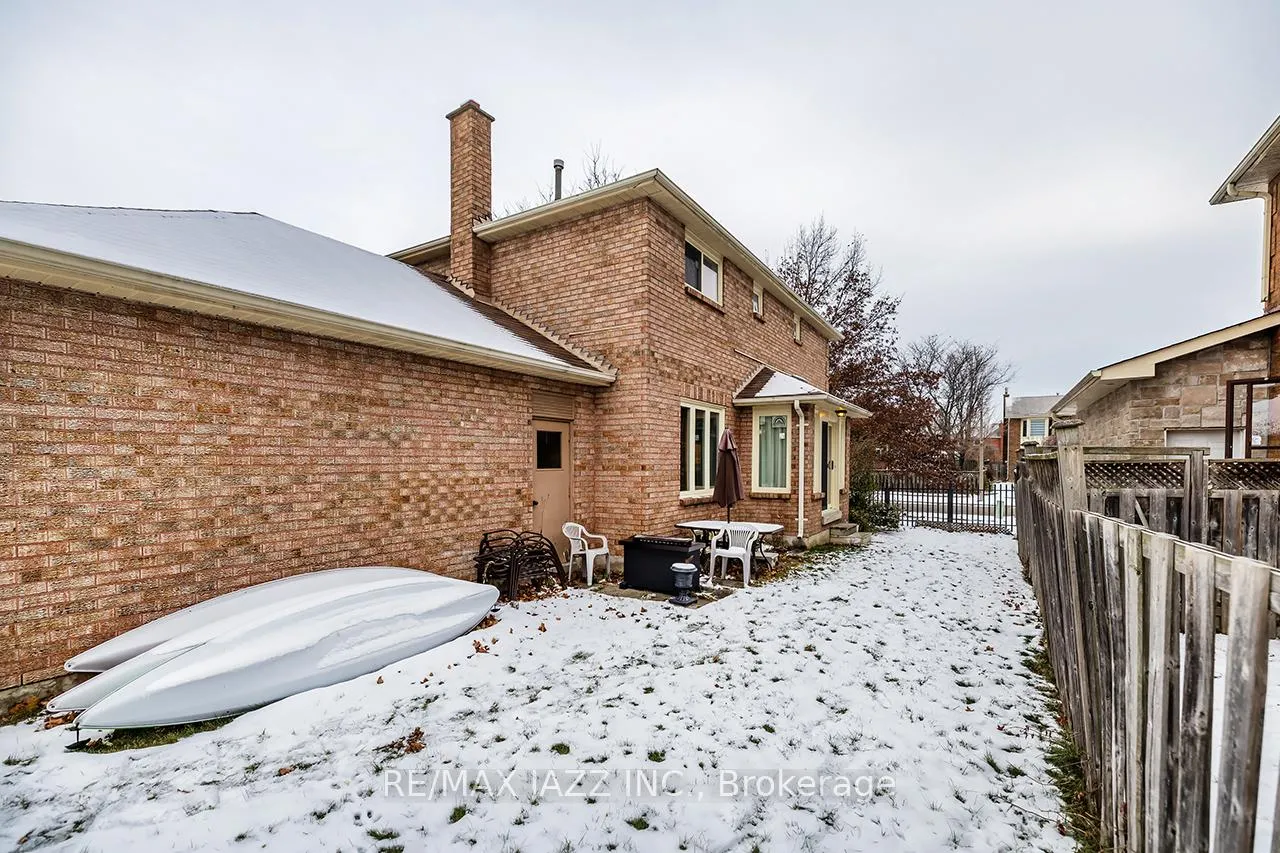 Photo 38 of 81 Burgby Avenue, Brampton, Northwood Park — HOMEH