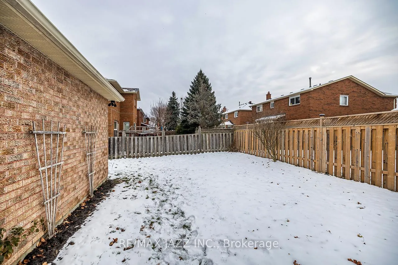 Photo 39 of 81 Burgby Avenue, Brampton, Northwood Park — HOMEH