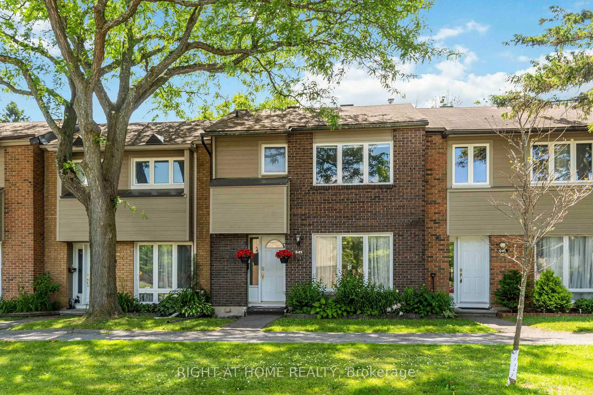 Front of Unit 3, 21 Midland Crescent