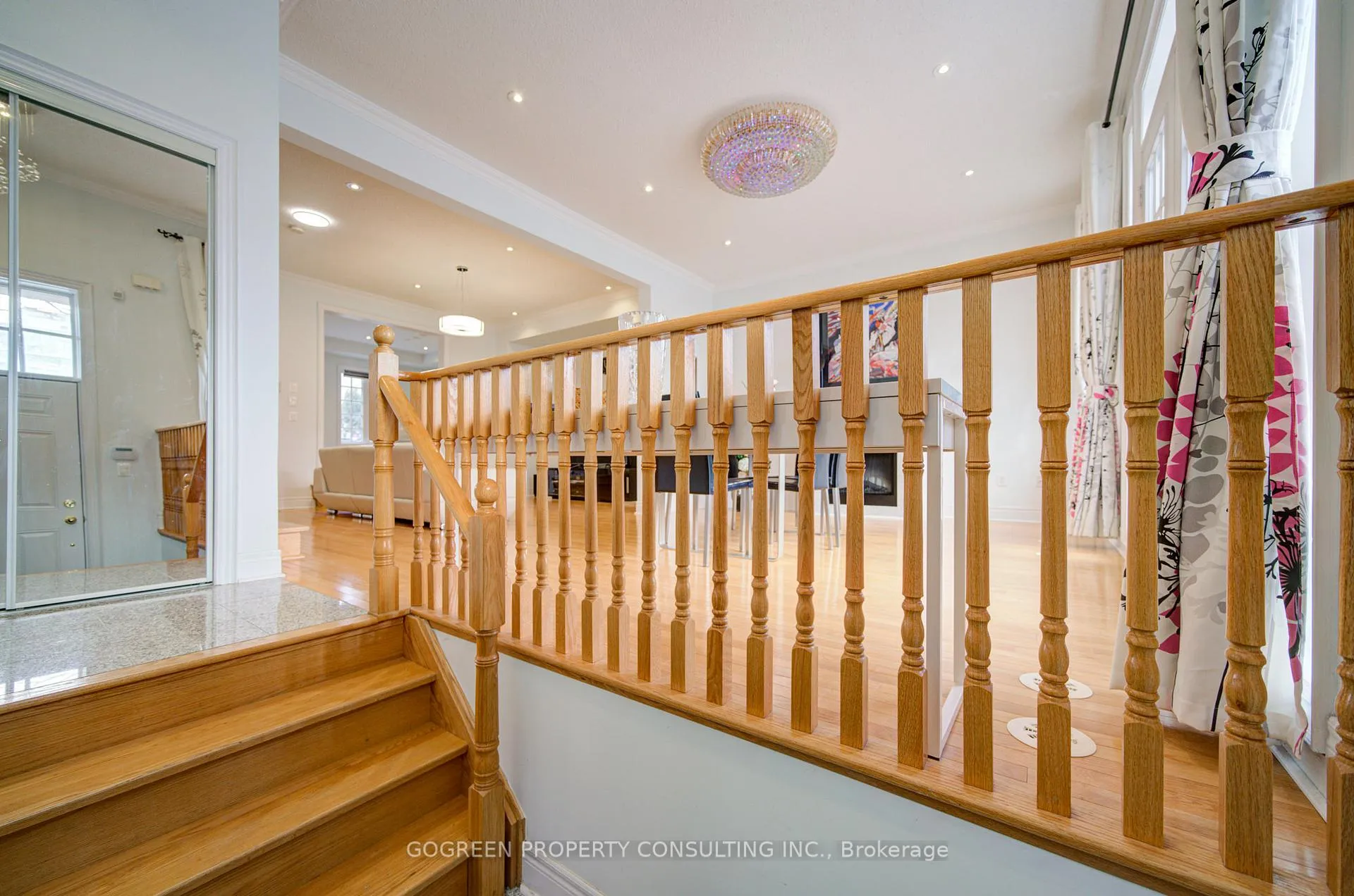 Photo 3 of 20 Bonnycastle Road, Markham, Unionville — HOMEH