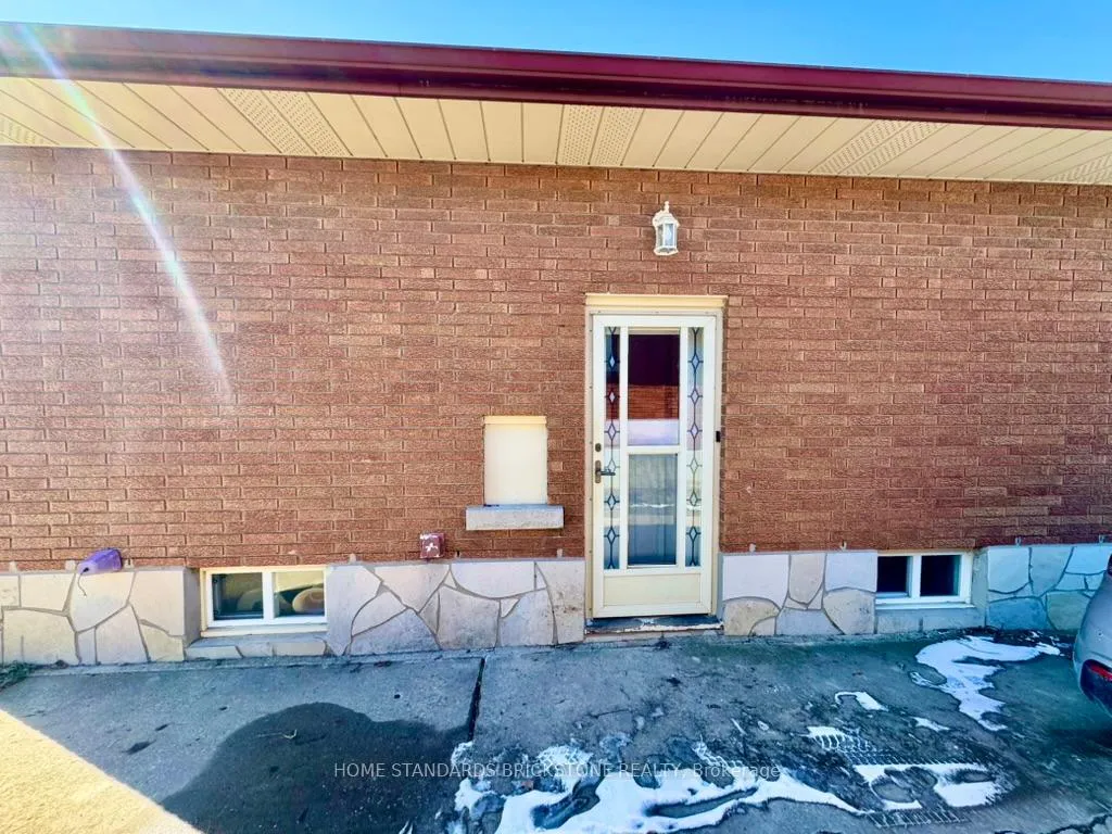 Photo 3 of 168 St Davids Road, St. Catharines, Burleigh Hill — HOMEH