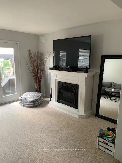 Photo 5 of 147 Gosling Gardens, Guelph, Clairfields/Hanlon Business Park — HOMEH