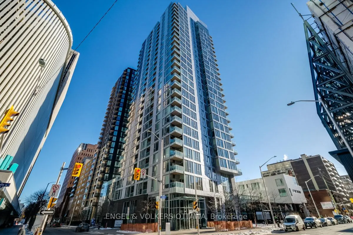 Front of Unit 2401, 179 Metcalfe Street