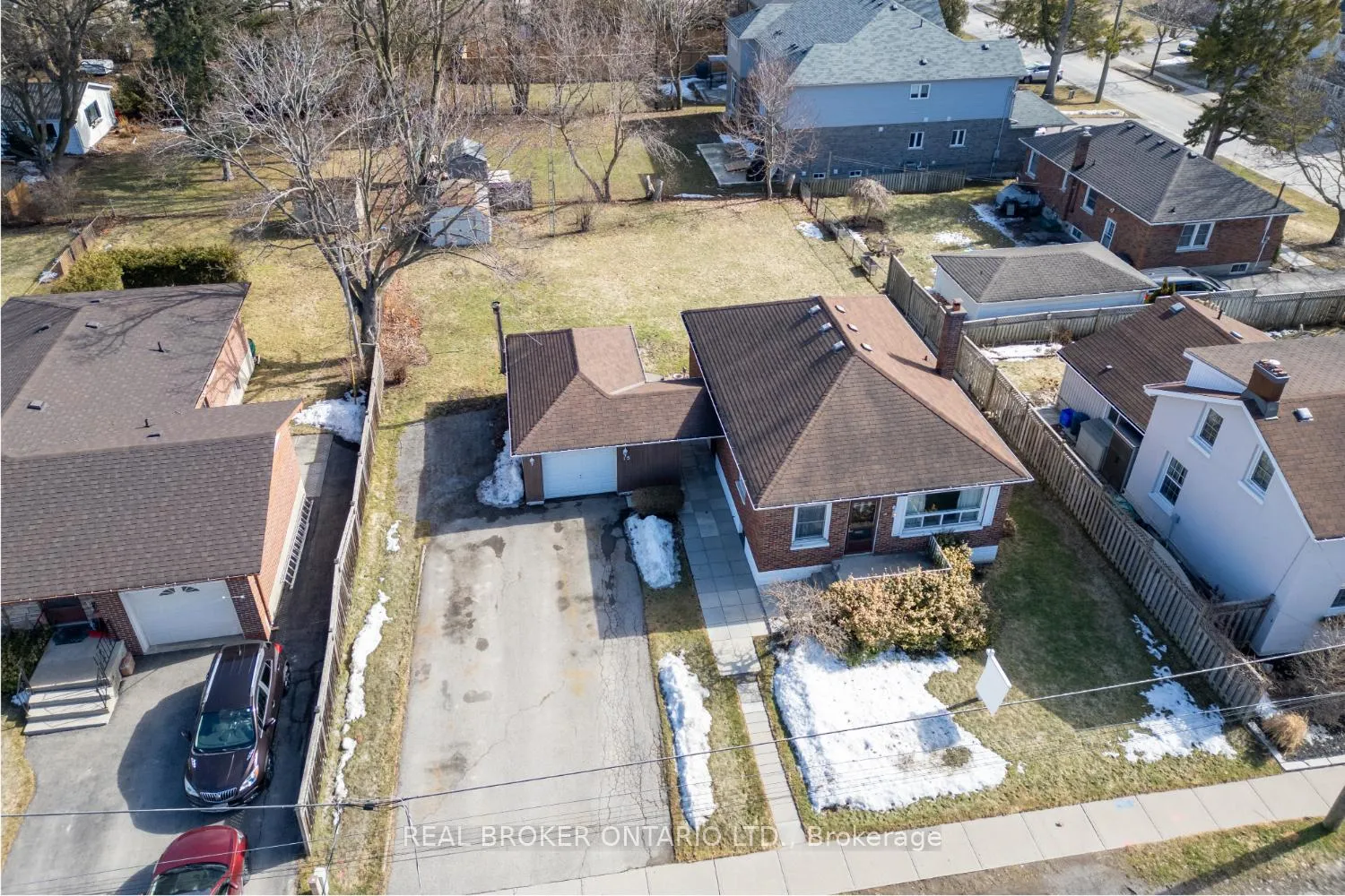 Photo 3 of 15 Durham Street, Clarington, Bowmanville — HOMEH