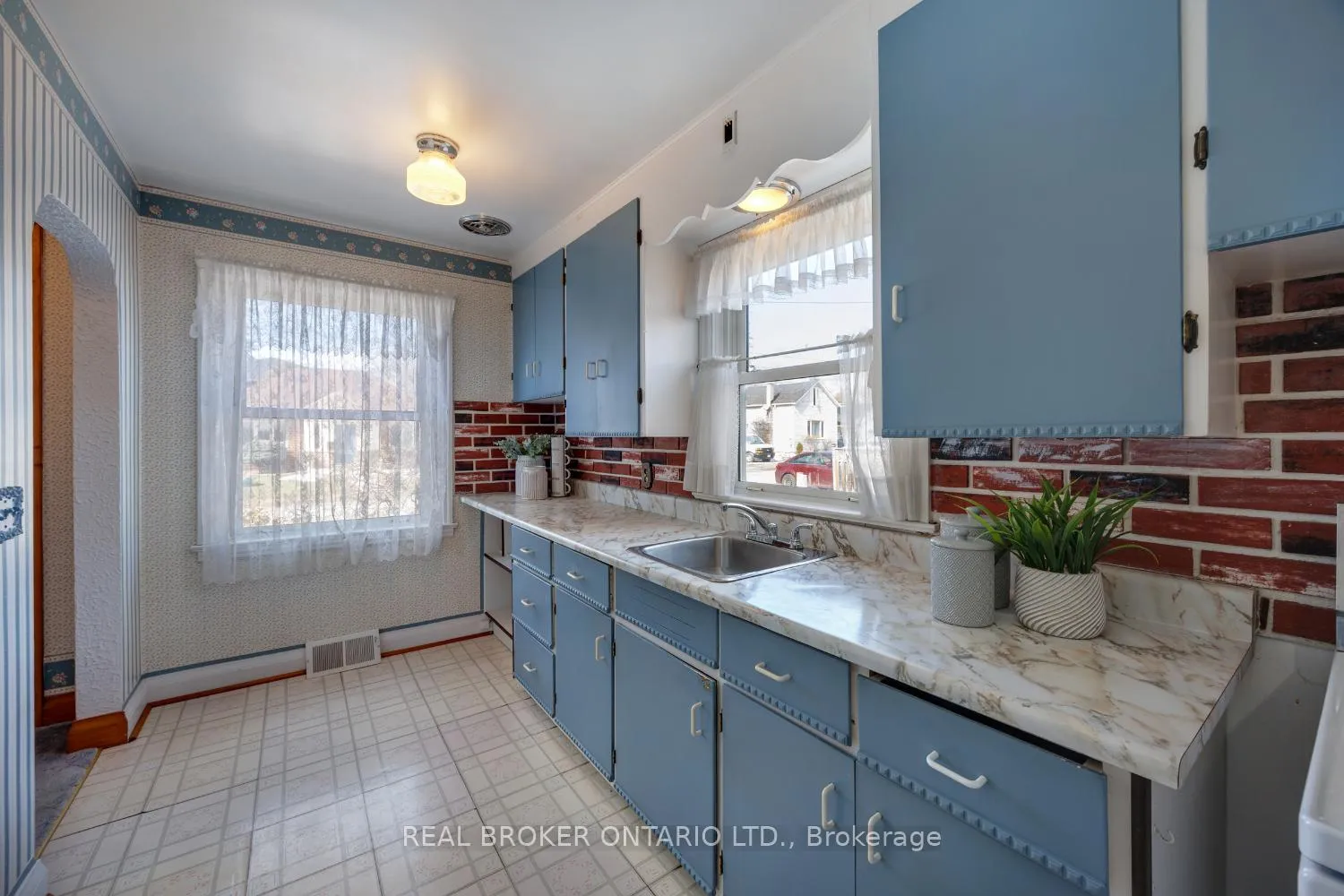 Photo 12 of 15 Durham Street, Clarington, Bowmanville — HOMEH