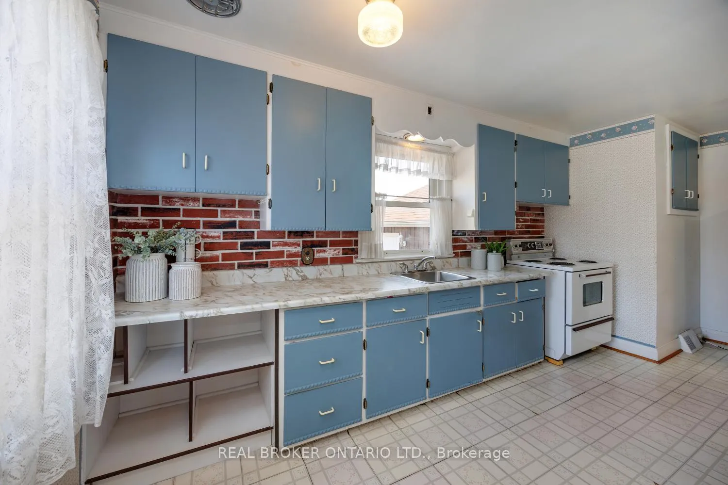 Photo 13 of 15 Durham Street, Clarington, Bowmanville — HOMEH