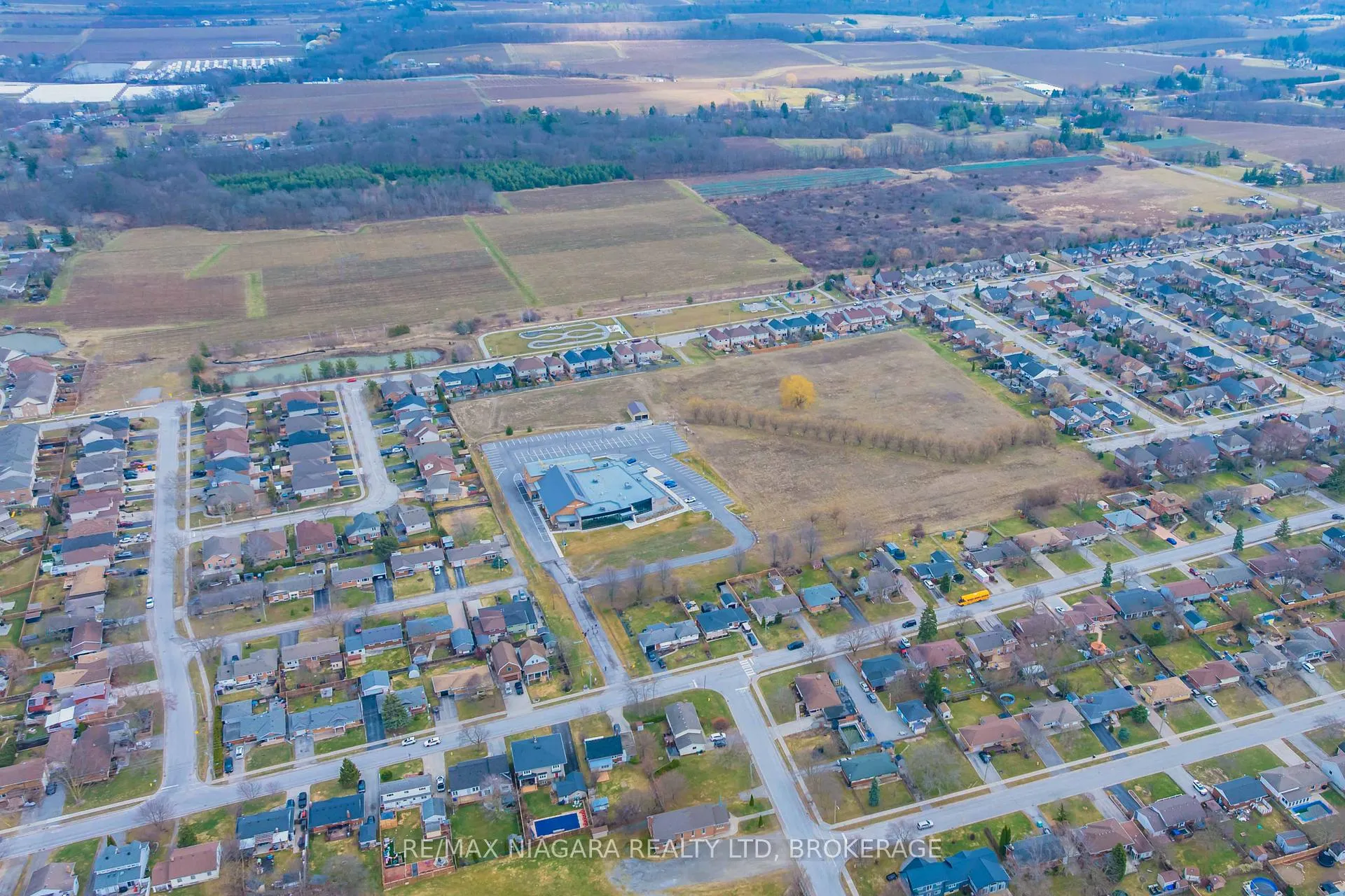 Photo 35 of 4183 Glenwood Drive, Lincoln, Beamsville — HOMEH