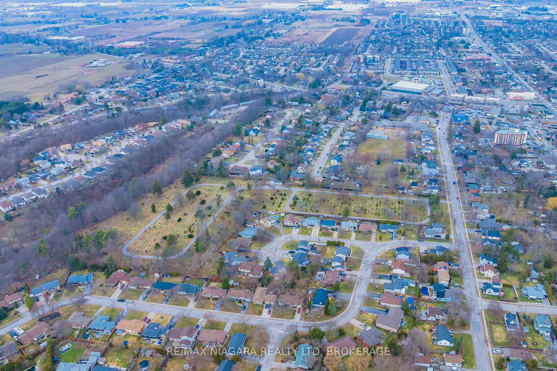 Photo 36 of 4183 Glenwood Drive, Lincoln, Beamsville — HOMEH