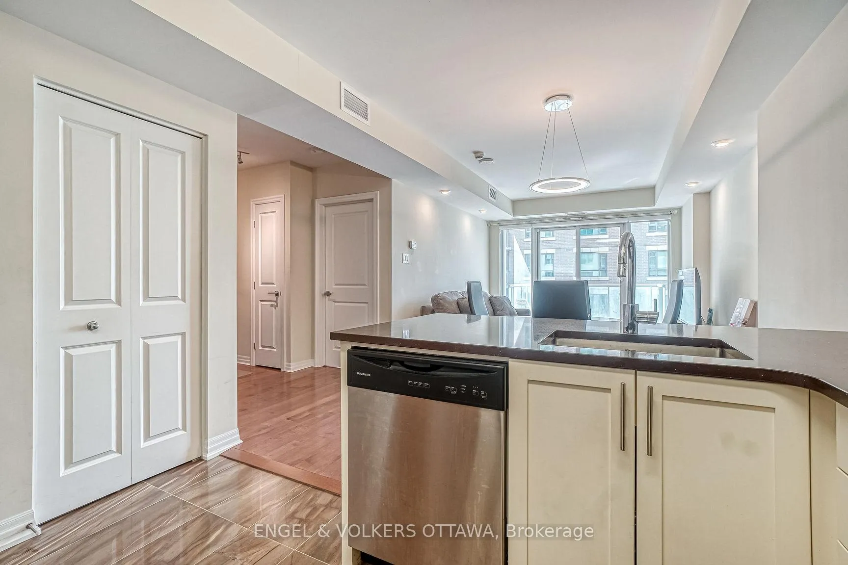 Photo 8 of Unit 804, 195 Besserer Street, Ottawa, Sandy Hill — HOMEH