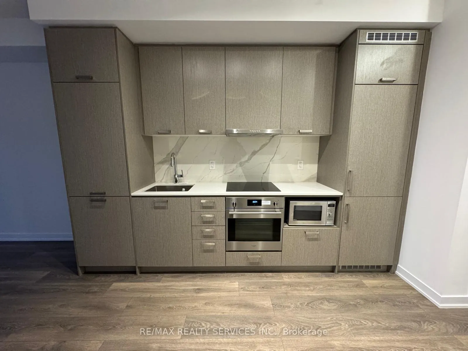 Photo 4 of Unit 1912, 38 Honeycrisp Crescent, Vaughan, Vaughan Corporate Centre — HOMEH