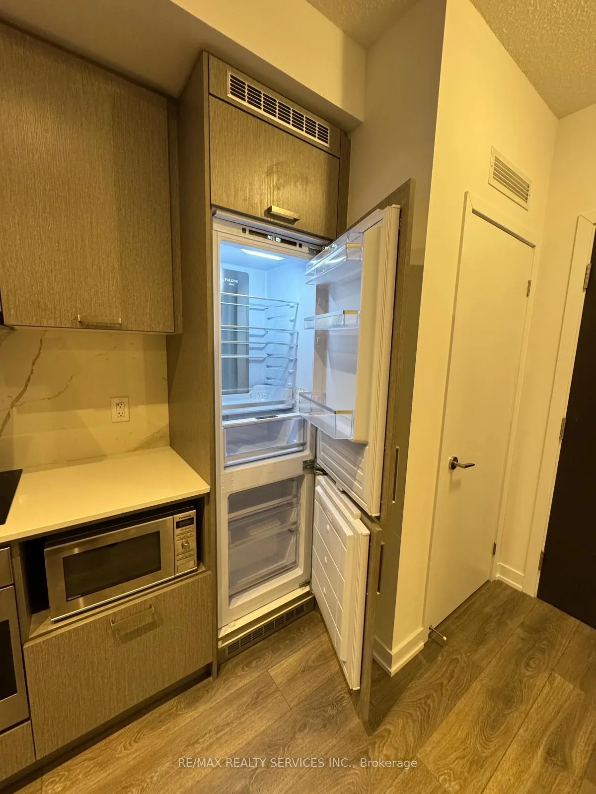 Photo 5 of Unit 1912, 38 Honeycrisp Crescent, Vaughan, Vaughan Corporate Centre — HOMEH