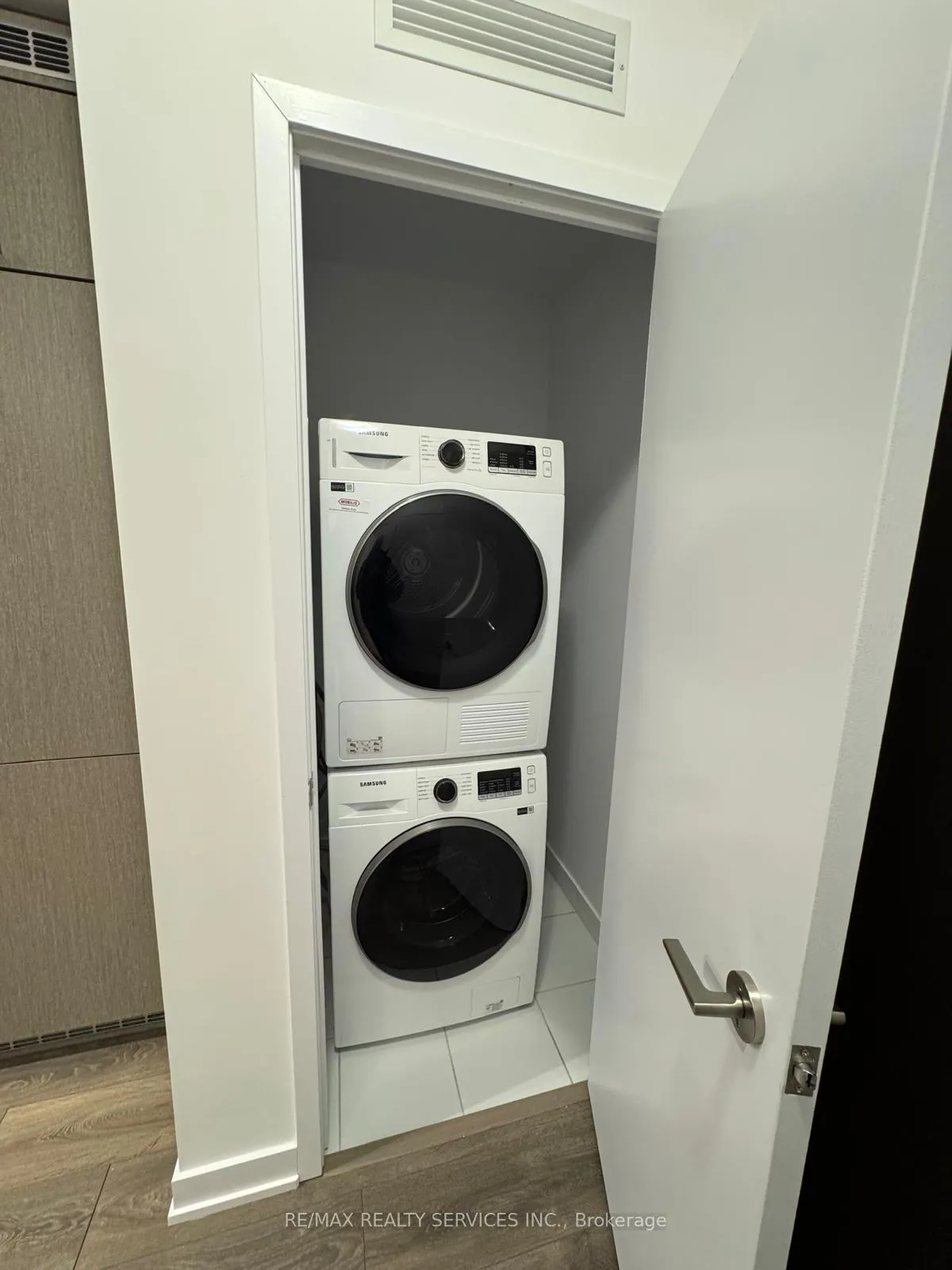 Photo 6 of Unit 1912, 38 Honeycrisp Crescent, Vaughan, Vaughan Corporate Centre — HOMEH