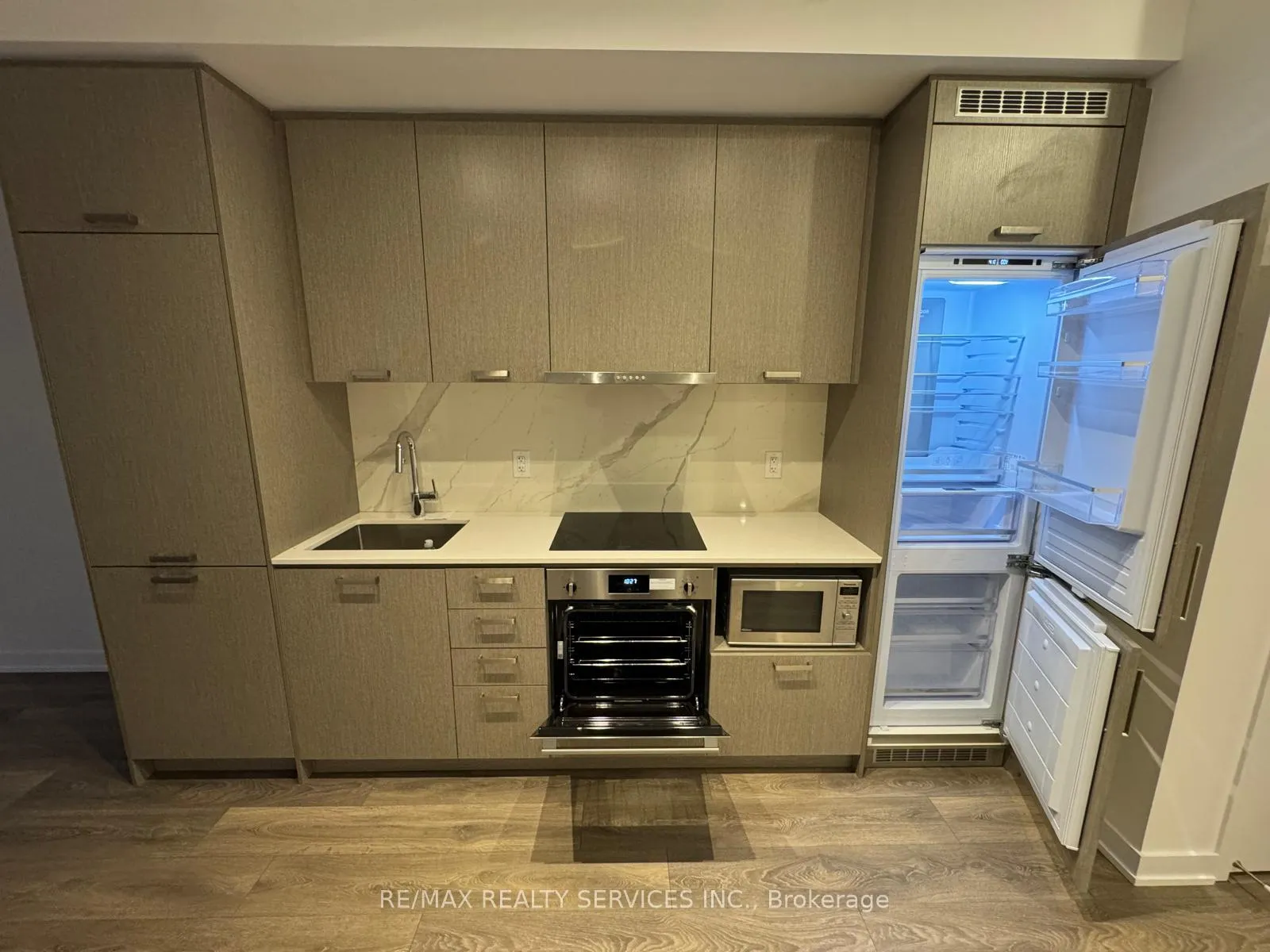Photo 12 of Unit 1912, 38 Honeycrisp Crescent, Vaughan, Vaughan Corporate Centre — HOMEH