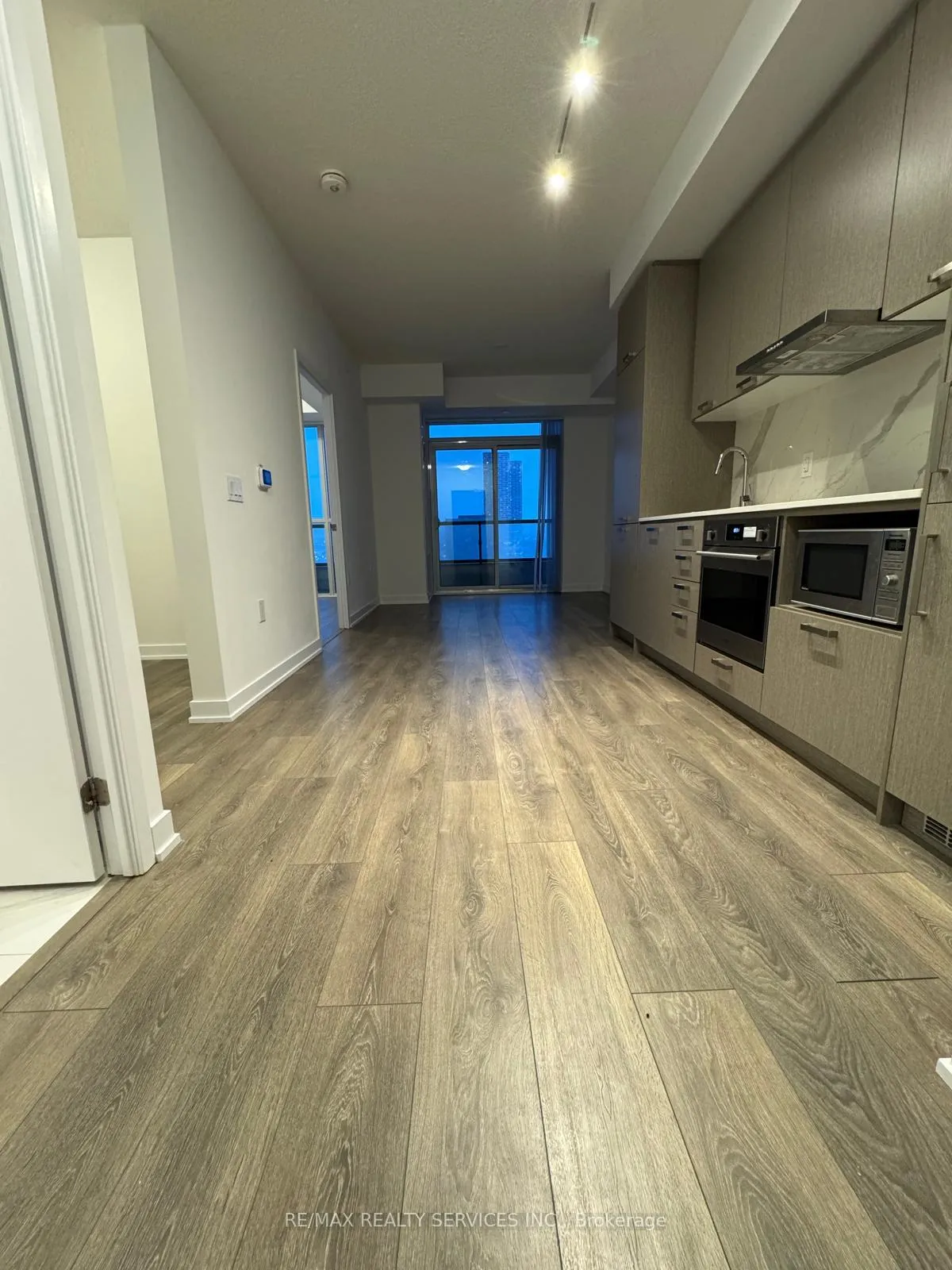 Photo 13 of Unit 1912, 38 Honeycrisp Crescent, Vaughan, Vaughan Corporate Centre — HOMEH