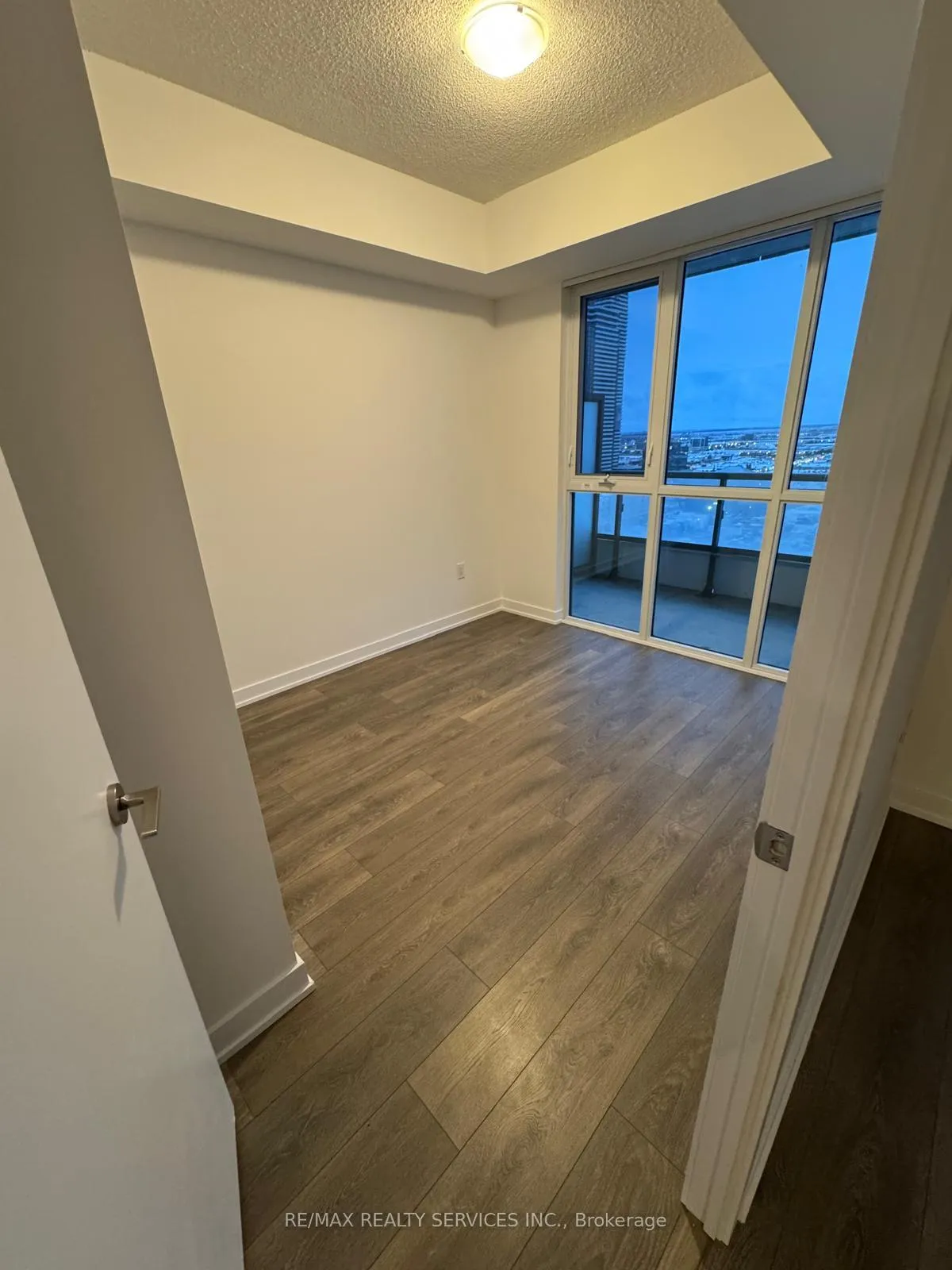 Photo 16 of Unit 1912, 38 Honeycrisp Crescent, Vaughan, Vaughan Corporate Centre — HOMEH