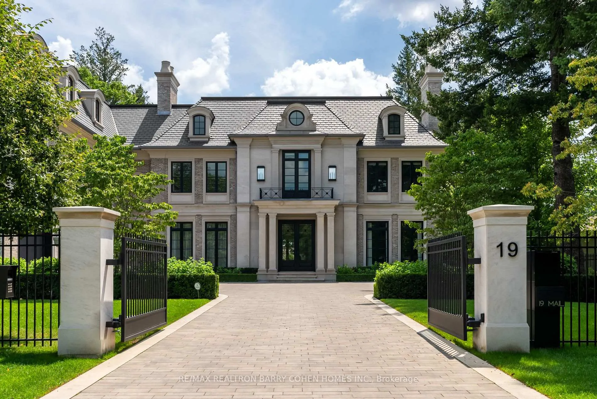 Photo 1 of 19 Country Lane, North York, Bridle Path-Sunnybrook-York Mills — HOMEH